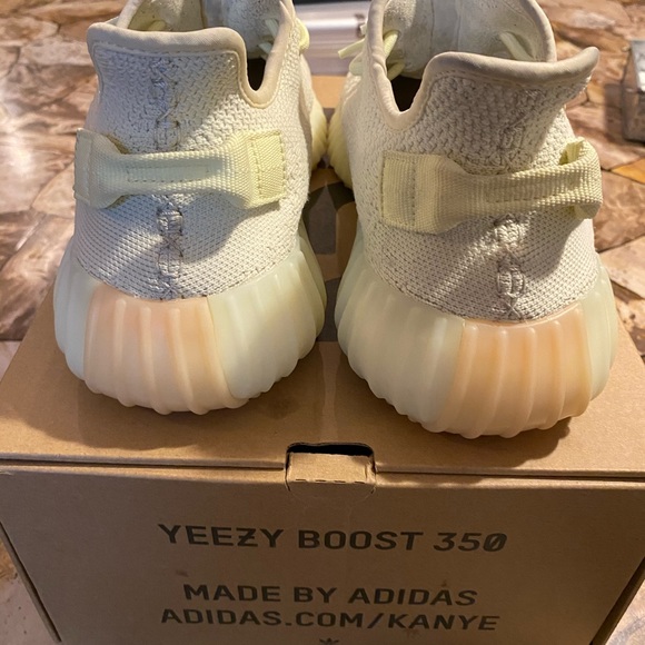 Yeezy 350 V2 butter - Picture 6 of 10